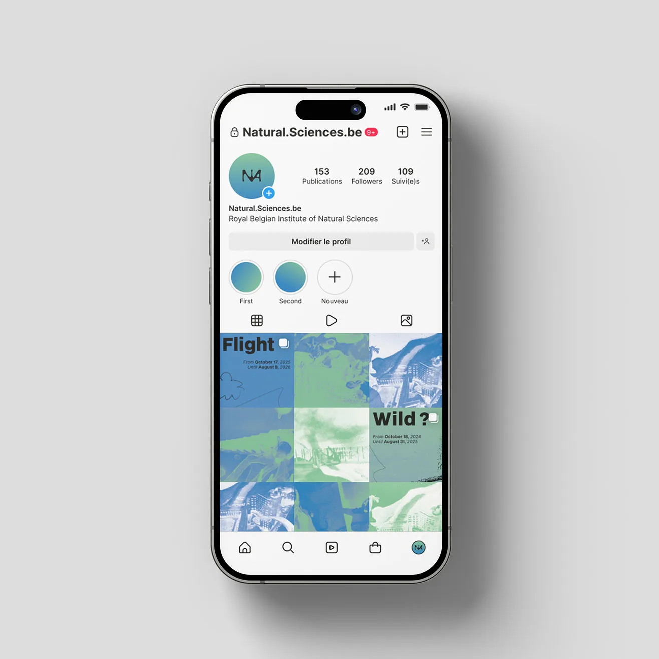 Téléphone montrant le profil Instagram du musée